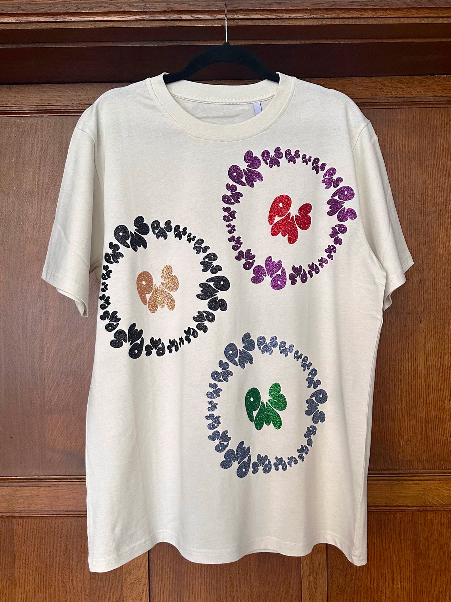 SO MANY COLOURS GLITTER ON OFF-WHITE SHORT SLEEVE T-SHIRT (SIZE L REGULAR FIT)