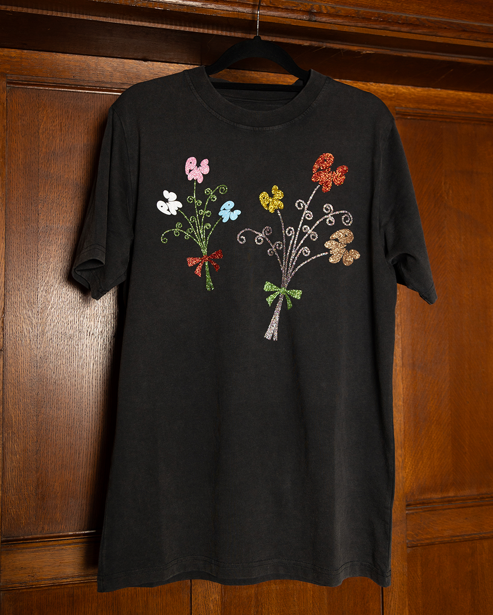 2 SPARKLY BOUQUETS ON WASHED BLACK SHORT SLEEVE T-SHIRT (REGULAR FIT)